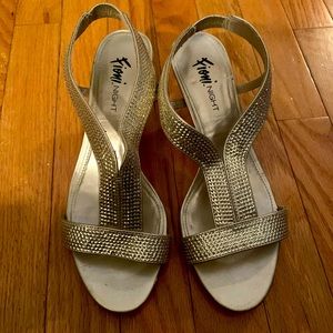 Fioni Night - gold heels - size 8 wide